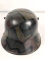 1. Weltkrieg, Stahlhelm Modell 1916. Die Glocke Original, der Rest neuzeitlich ergänzt, die lackierung ebenfalls neuzeitlich