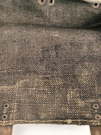 Tasche für Signalpatronen zur Leuchtpistole 42 der Wehrmacht. Getragenes Stück in gutem Gesamtzustand, blaues Webleinen