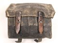Tasche für Signalpatronen zur Leuchtpistole 42 der Wehrmacht. Getragenes Stück in gutem Gesamtzustand, blaues Webleinen