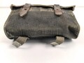 Tasche für Signalpatronen zur Leuchtpistole 42 der Wehrmacht. Getragenes Stück in gutem Gesamtzustand, blaues Webleinen