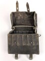 Tasche für Signalpatronen zur Leuchtpistole 42 der Wehrmacht. Getragenes Stück in gutem Gesamtzustand, blaues Webleinen