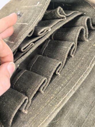 Tasche für Signalpatronen zur Leuchtpistole 42 der Wehrmacht. Getragenes Stück in gutem Gesamtzustand
