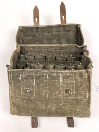 Tasche für Signalpatronen zur Leuchtpistole 42 der Wehrmacht. Getragenes Stück in gutem Gesamtzustand