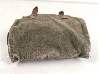 Tasche für Signalpatronen zur Leuchtpistole 42 der Wehrmacht. Stark getragenes Stück.