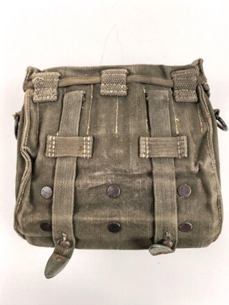 Tasche für Signalpatronen zur Leuchtpistole 42 der Wehrmacht. Stark getragenes Stück.