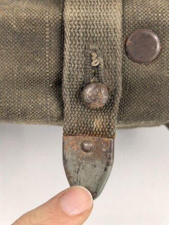Tasche für Signalpatronen zur Leuchtpistole 42 der Wehrmacht. Stark getragenes Stück.