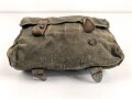 Tasche für Signalpatronen zur Leuchtpistole 42 der Wehrmacht. Stark getragenes Stück.