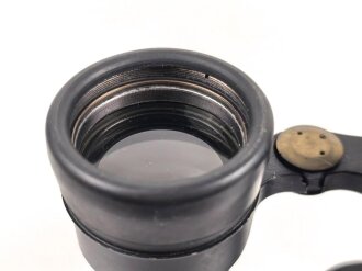 Dienstglas 10 x 50 der Wehrmacht. Unter deutscher Besatzung gefertigt von Huet Paris. Klare Durchsicht, Strichplatte rechts deutlich. Selten