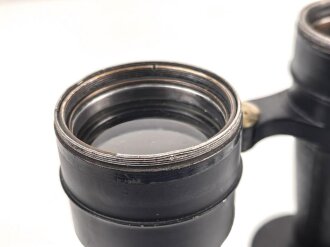 Dienstglas 10 x 50 der Wehrmacht. Unter deutscher Besatzung gefertigt von Huet Paris. Klare Durchsicht, Strichplatte rechts deutlich. Selten