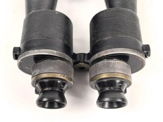 Dienstglas 10 x 50 der Wehrmacht. Unter deutscher Besatzung gefertigt von Huet Paris. Klare Durchsicht, Strichplatte rechts deutlich. Selten