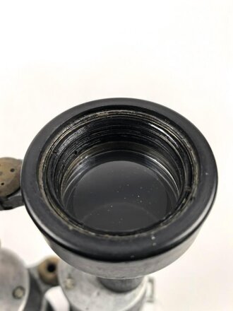 Frankreich , Dienstglas 7 x 50 "Modele 1933 Type 1". Hersteller Huet Paris. Klare Durchsicht, Strichplatte deutlich rechts oben . Guter Gesamtzustand