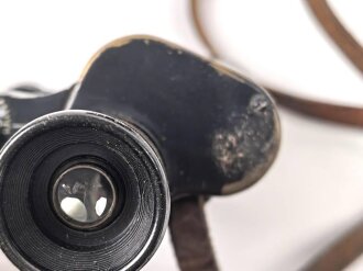 Doppelfernrohr 6 x 30 mit mir unbekanntem Herstellerlogo. Klare Durchsicht, Strichplatte deutlich. Guter Gesamtzustand, in zugehörigem Köcher, dieser "LPN" markiert.