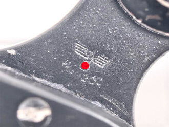 Dienstglas 6 x 30 der Wehrmacht. Hersteller Carl Zeiss Jena " Dienstglas" entfernt, neu beledert und lackiert. Gute Durchsicht, Strichplatte deutlich