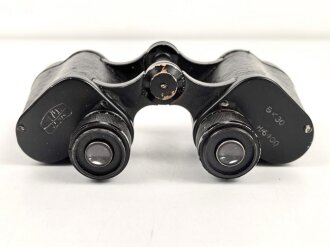 Dienstglas 6 x 30 der Wehrmacht. Hersteller Carl Zeiss Jena " Dienstglas" entfernt, neu beledert und lackiert. Gute Durchsicht, Strichplatte deutlich