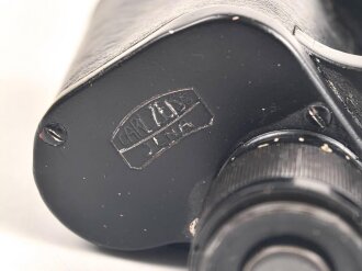 Dienstglas 6 x 30 der Wehrmacht. Hersteller Carl Zeiss Jena " Dienstglas" entfernt, neu beledert und lackiert. Gute Durchsicht, Strichplatte deutlich