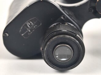 Dienstglas 6 x 30 der Wehrmacht. Hersteller Carl Zeiss Jena " Dienstglas" entfernt, neu beledert und lackiert. Gute Durchsicht, Strichplatte deutlich