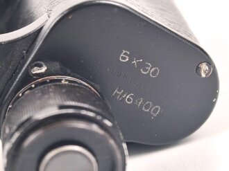 Dienstglas 6 x 30 der Wehrmacht. Hersteller Carl Zeiss Jena " Dienstglas" entfernt, neu beledert und lackiert. Gute Durchsicht, Strichplatte deutlich