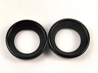 Paar Okularringe für Dienstglas 6 x 30 Wehrmacht. Schwarze Preßmasse, guter Zustand