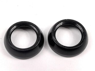 Paar Okularringe für Dienstglas 6 x 30 Wehrmacht. Schwarze Preßmasse, guter Zustand