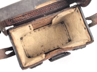 Kaiserreich und 1. Weltkrieg, lederner Behälter zum Doppelfernrohr 03 von Goertz Berlin. Guter Gesamtzustand