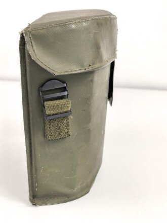 Fernglasbehälter aus grünem Kunststoff. Norwegen / Dänemark ?? Höhe 21cm, Breite 23cm. gebraucht