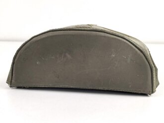 Fernglasbehälter aus grünem Kunststoff. Norwegen / Dänemark ?? Höhe 21cm, Breite 23cm. gebraucht