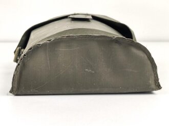 Fernglasbehälter aus grünem Kunststoff. Norwegen / Dänemark ?? Höhe 21cm, Breite 23cm. gebraucht