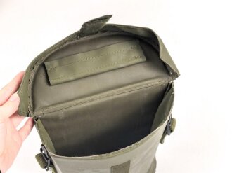 Fernglasbehälter aus grünem Kunststoff. Norwegen / Dänemark ?? Höhe 21cm, Breite 23cm. gebraucht