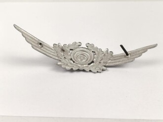 Luftwaffe, Kokarde mit Schwinge für die Schirmmütze . Aluminium, ein Splint fehlt