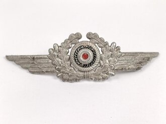 Luftwaffe, Kokarde mit Schwinge für die Schirmmütze . Aluminium, ein Splint fehlt