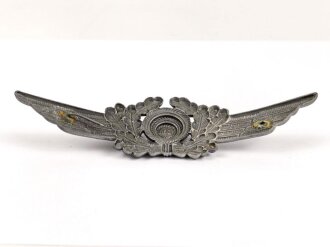 Luftwaffe, Kokarde mit Schwinge für die Schirmmütze . Zink, ein Splint fehlt