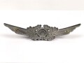 Luftwaffe, Kokarde mit Schwinge für die Schirmmütze . Zink, ein Splint fehlt