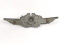 Luftwaffe, Kokarde mit Schwinge für die Schirmmütze . Zink, ein Splint fehlt