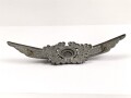 Luftwaffe, Kokarde mit Schwinge für die Schirmmütze . Zink, ein Splint fehlt