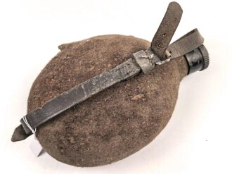 Feldflasche Wehrmacht, gebraucht, ungereinigt, defekt