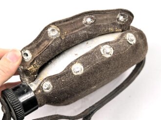 Feldflasche Wehrmacht, gebraucht, ungereinigt, defekt