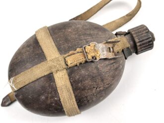 Feldflasche in Tropenausführung Wehrmacht, gebraucht, ungereinigt, defekt