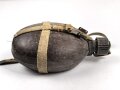 Feldflasche in Tropenausführung Wehrmacht, gebraucht, ungereinigt, defekt