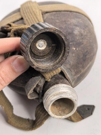 Feldflasche in Tropenausführung Wehrmacht, gebraucht, ungereinigt