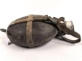 Feldflasche in Tropenausführung Wehrmacht, gebraucht, ungereinigt, defekt