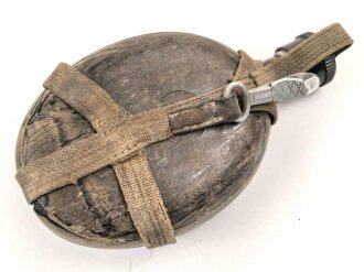 Feldflasche in Tropenausführung Wehrmacht, gebraucht, ungereinigt, Eigenwillige Konstruktion