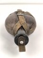 Feldflasche in Tropenausführung Wehrmacht, gebraucht, ungereinigt, Eigenwillige Konstruktion