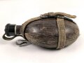 Feldflasche in Tropenausführung Wehrmacht, gebraucht, ungereinigt, Eigenwillige Konstruktion