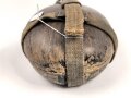 Feldflasche in Tropenausführung Wehrmacht, gebraucht, ungereinigt, Eigenwillige Konstruktion