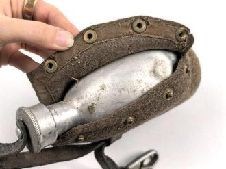 Feldflasche Wehrmacht, stark gebraucht, ungereinigt, Bezug lässt sich nicht schliessen