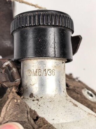 Feldflasche für Angehörige von Parteiverbänden. Gebraucht, ungereinigt, defekt