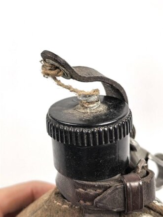 Feldflasche für Angehörige von Parteiverbänden. Gebraucht, ungereinigt, defekt