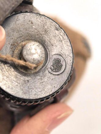 Feldflasche für Angehörige von Parteiverbänden. Gebraucht, ungereinigt, defekt