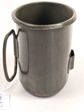 Becher für eine Feldflasche der Wehrmacht, Hersteller MN42