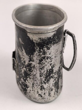Becher für eine Feldflasche der Wehrmacht, Hersteller MKK39
